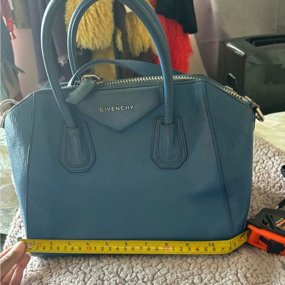 Authentic Givenchy antigona - Picture 5 of 6